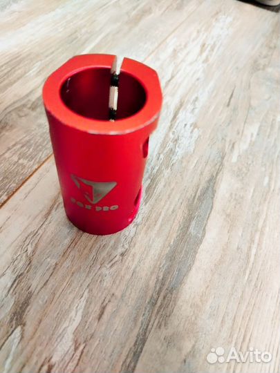 Зажим для трюкового самоката