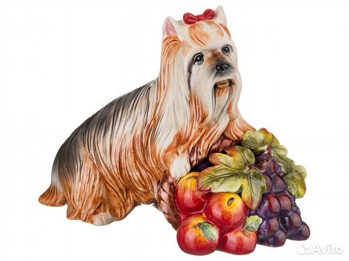 Фигурка. Собака с корзинкой