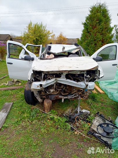 Renault Duster 2.0 МТ, 2017, битый, 80 000 км