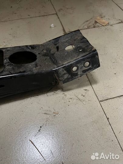 Усилитель переднего бампера Range Rover 4