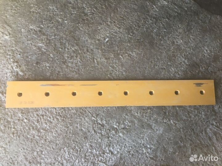 Нож Komatsu D37-D39 центральный 12F-70-31281