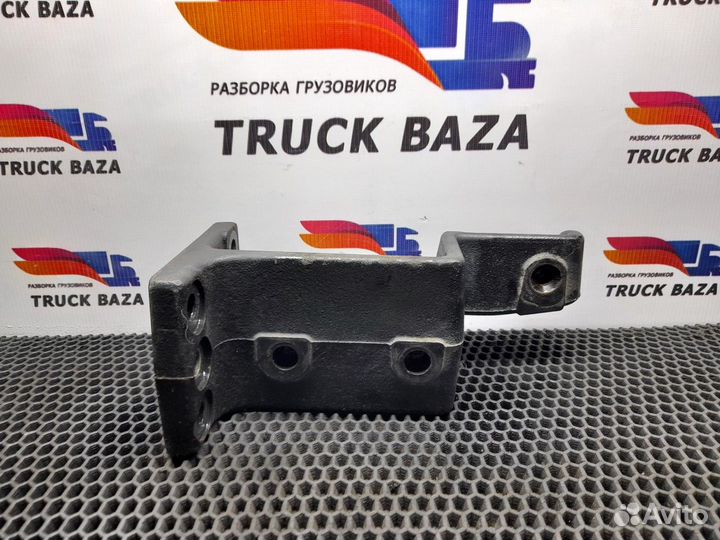 Кронштейн бампера переднего правый Renault T