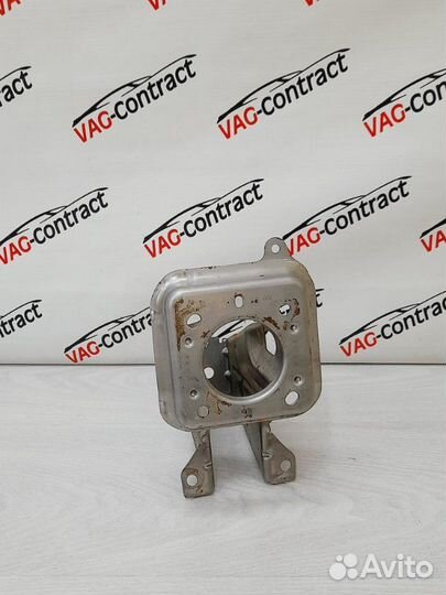 Кронштейн педали тормоза Volkswagen Passat B6 1.8