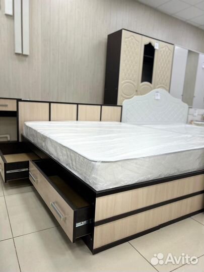 Кровать двухспальная