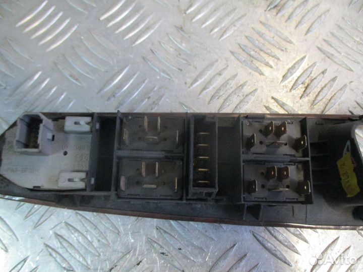 Блок управления стеклоподъемниками Audi A8 D2