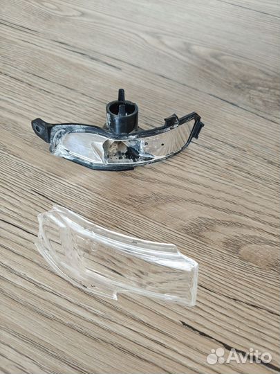 Повторитель поворота в зеркало skoda rapid