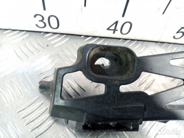 Б/У Кронштейн заднего бампера правый#001