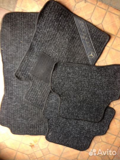 Продам коврики на мерседес 