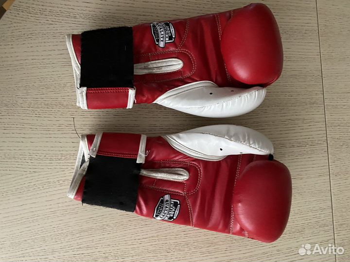 Боксерские перчатки