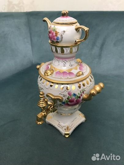 Старинный декоративный самовар