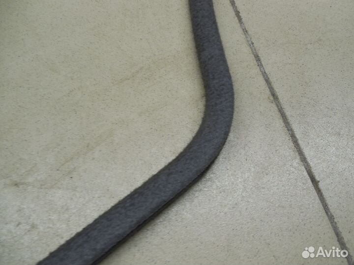 Уплотнитель (внутри) Land Cruiser (100) 1998-2007