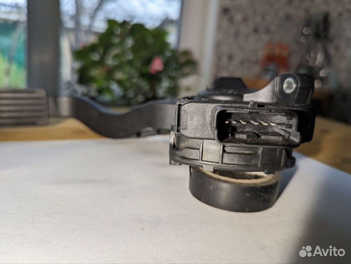 Педаль газа Пежо 408/308