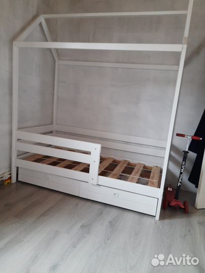 Детская кровать домик