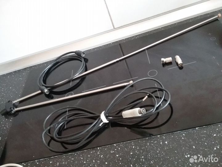 Антенна и штекер телевизионный