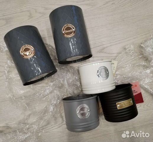 Кашпо для цветов и баночки для кухонных принадлеж