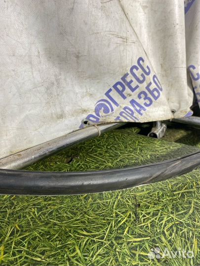 Уплотнительная резинка боковой двери передняя