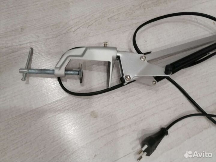 Лампа настольная с креплением к столу