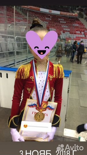 Платье для выступлений по фигурному катанию