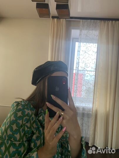 Кожаный берет женский