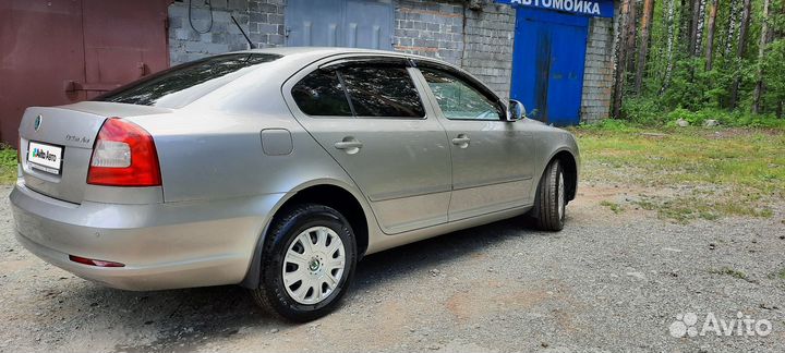 Skoda Octavia 1.6 AT, 2011, 139 100 км