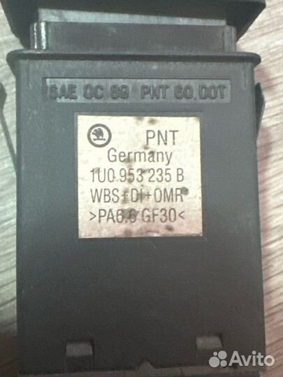 Кнопка аварийной сигнализации Skoda Octavia A4 AGU