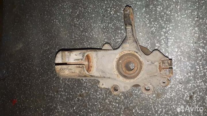 Кулак поворотный передний правый Ford Focus Iii