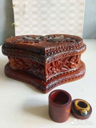 Деревянная шкатулка резная