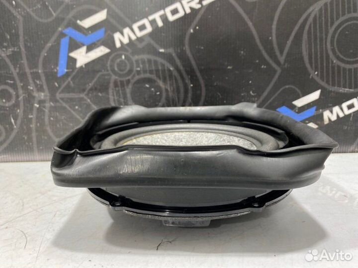 Динамик задний правый Volkswagen Touareg 7L AXQ