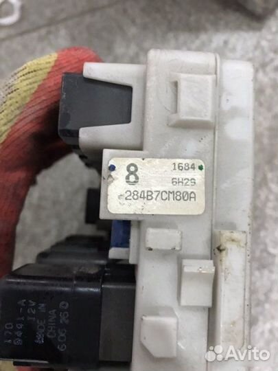 Блок предохранителей под капотом Infiniti Fx35