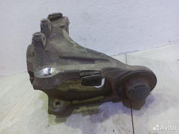 Кулак задний правый бмв