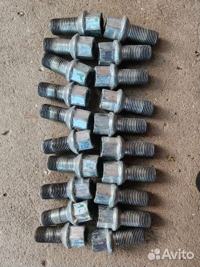 Колесные болты VAG Golf Jetta Polo