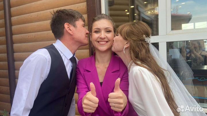 Ведущая.Живая музыка