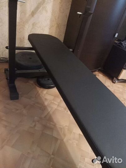 Скамья для жима с блинами и штангой