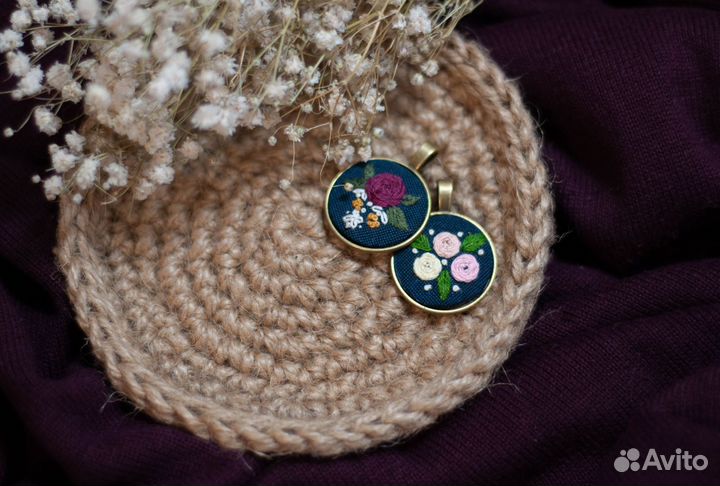 Кулоны ручной работы, кулоны с вышивкой