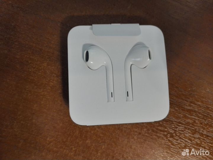 Проводные наушники iPhone