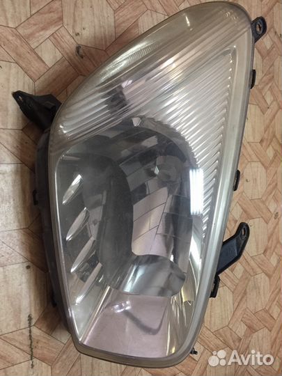Фара на toyota RAV4 ACA20 1AZ 42-21