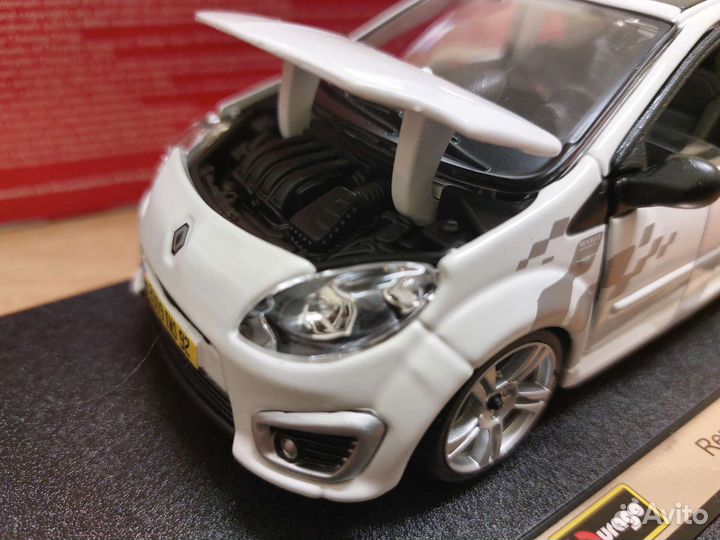 Модель автомобиля Renault Twingo RS 1:24