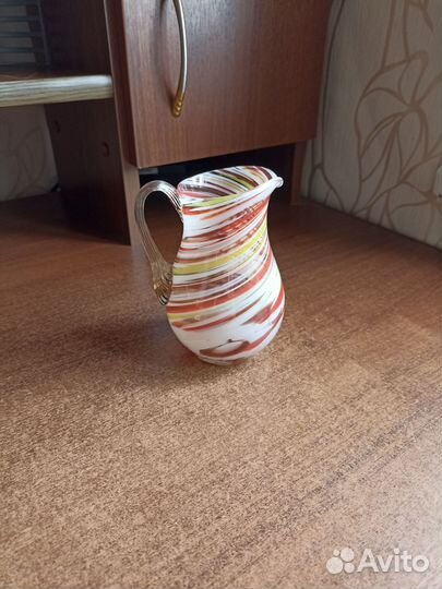 Кувшин (молочник), гутное стекло