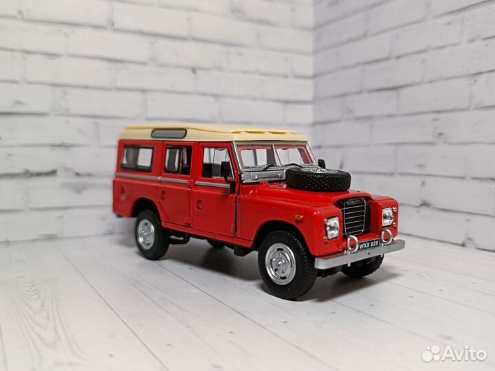 Модель Land Rover Series 109 1:43 Cararama