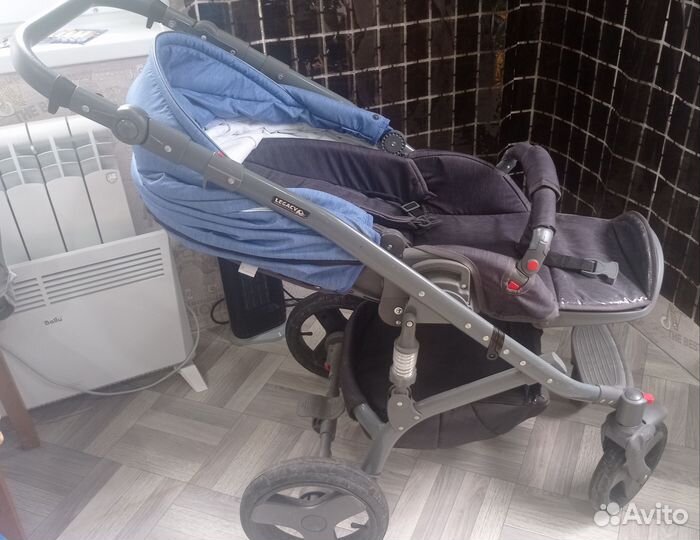 Прогулочная коляска с надувными колесами