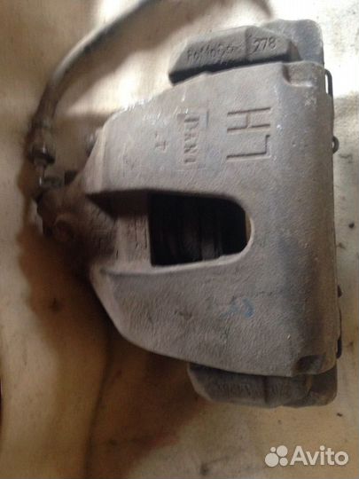 Суппорт тормозной передний левый Ford Focus 2