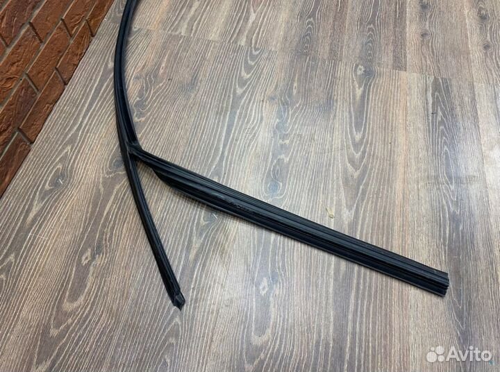 Уплотнитель стекла двери передний левый Bmw X5 G05