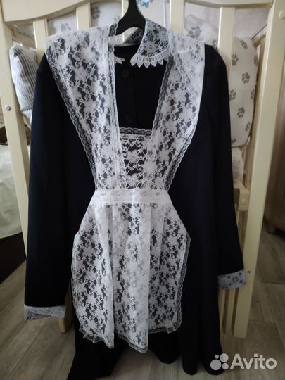 Школьная форма с белым фартуком