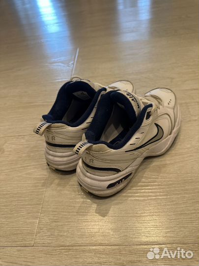 Nike air monarch