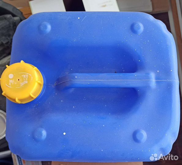 Продам канистру пластиковую 40 литров