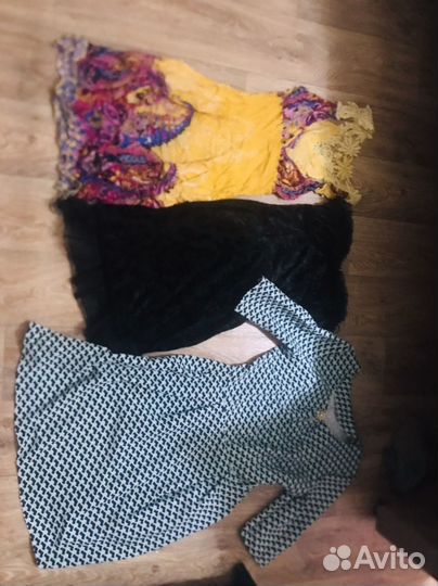 Отдам за благодарность вещи