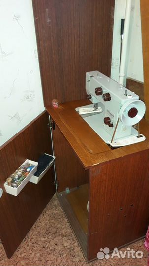 Швейная машина Чайка 143 с ножным приводом