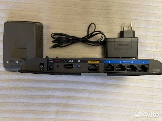 Wifi роутер Cisco и репитер (усилитель сигнала)