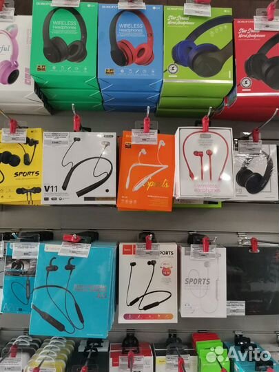 Беспроводные/проводные наушники в ассортименте
