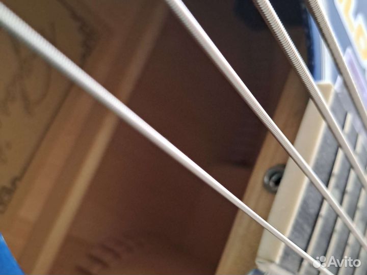 Акустическая бас гитара